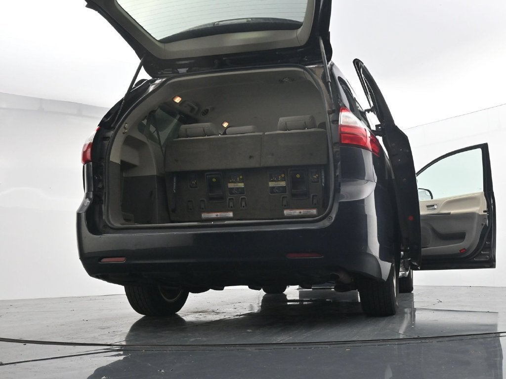 2017 Toyota Sienna LE 8 Passenger