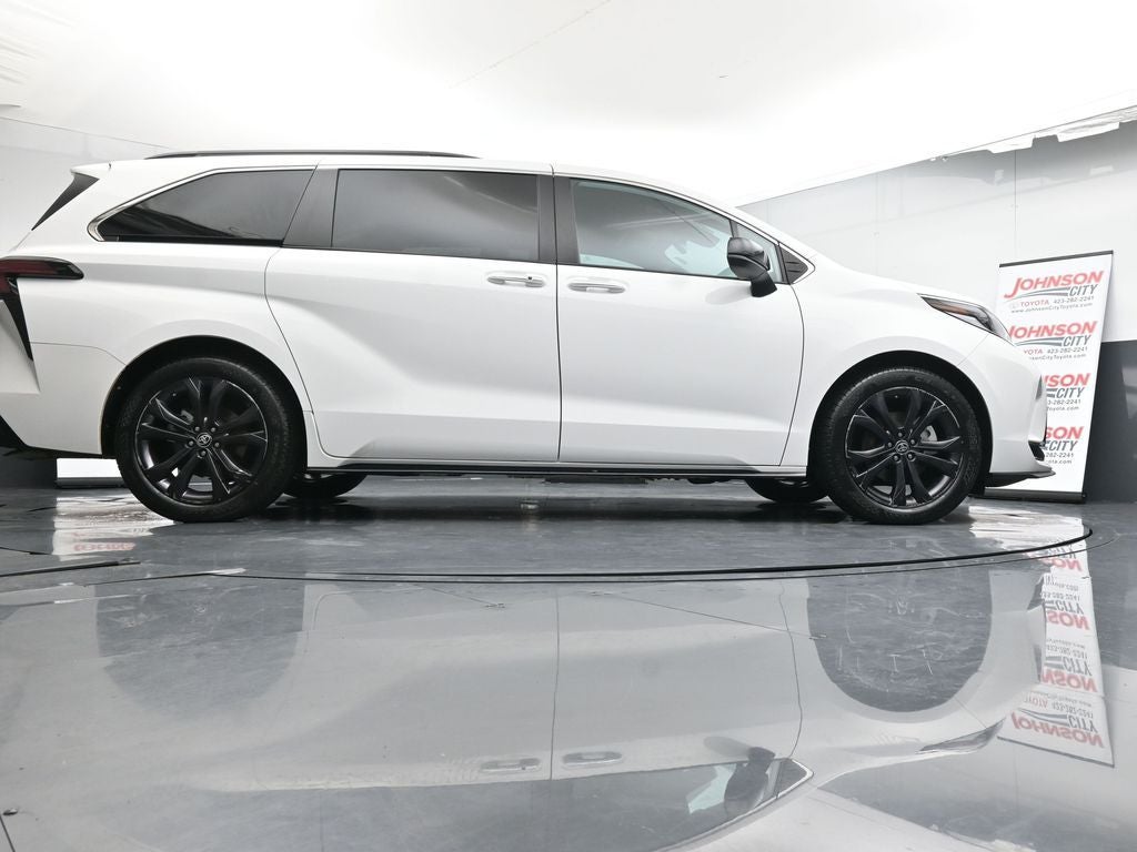 2023 Toyota Sienna XSE 7 Passenger