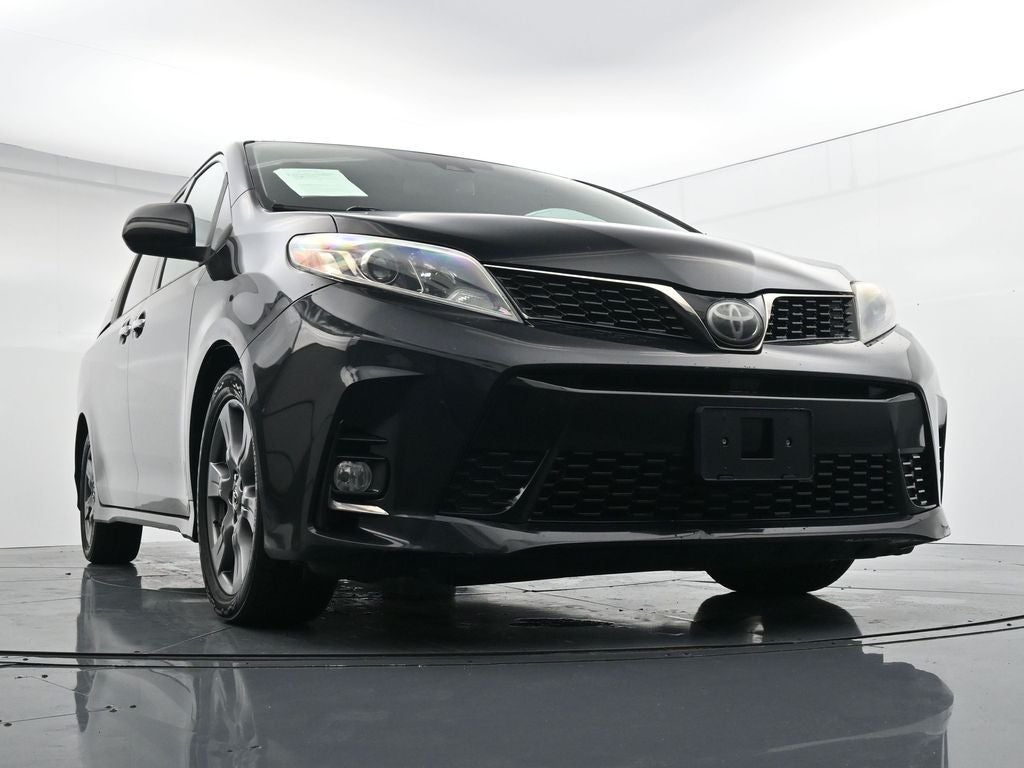 2019 Toyota Sienna SE 8 Passenger