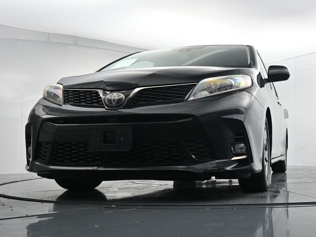 2019 Toyota Sienna SE 8 Passenger