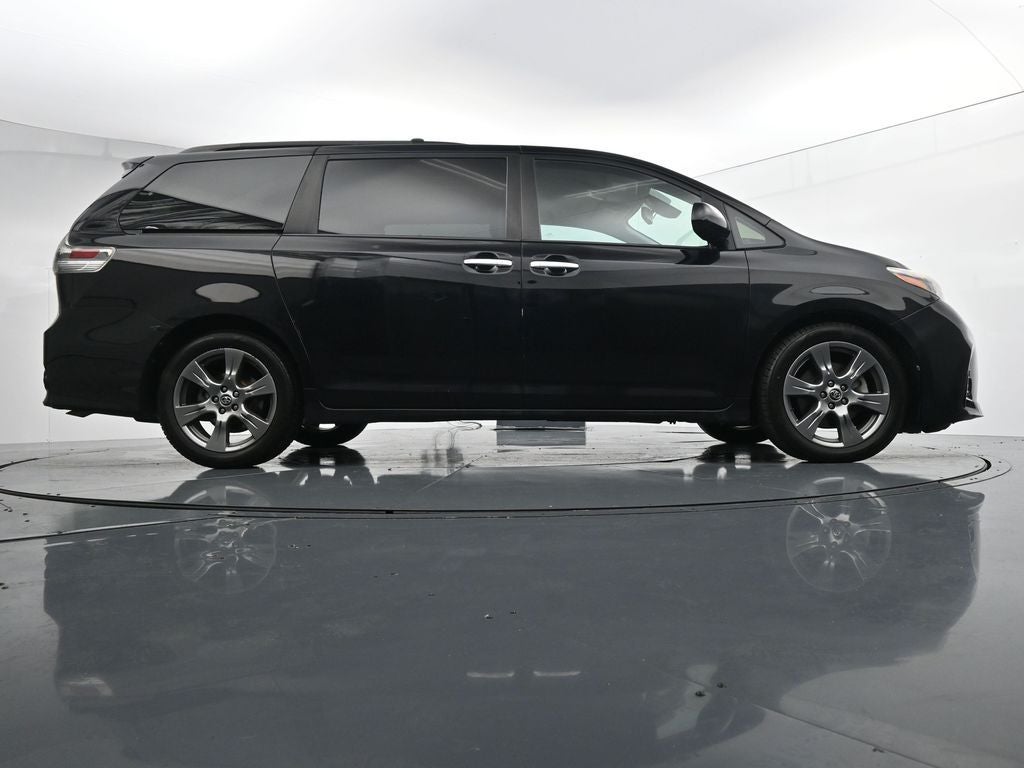 2019 Toyota Sienna SE 8 Passenger