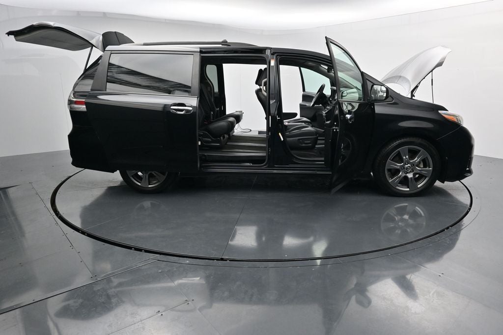 2019 Toyota Sienna SE 8 Passenger