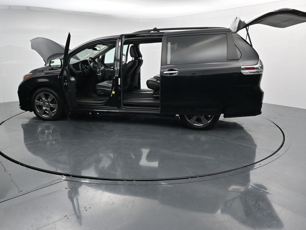 2019 Toyota Sienna SE 8 Passenger
