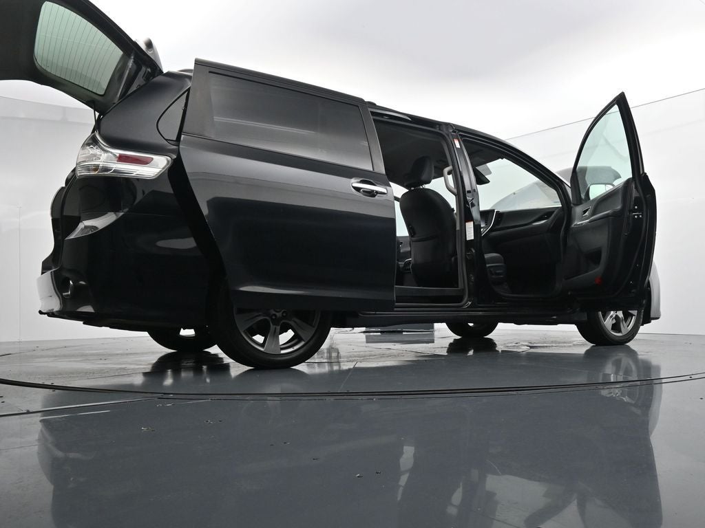 2019 Toyota Sienna SE 8 Passenger