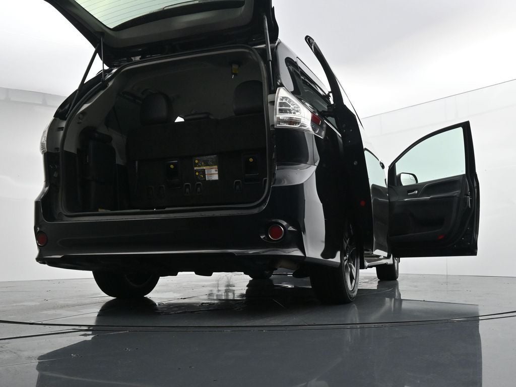 2019 Toyota Sienna SE 8 Passenger