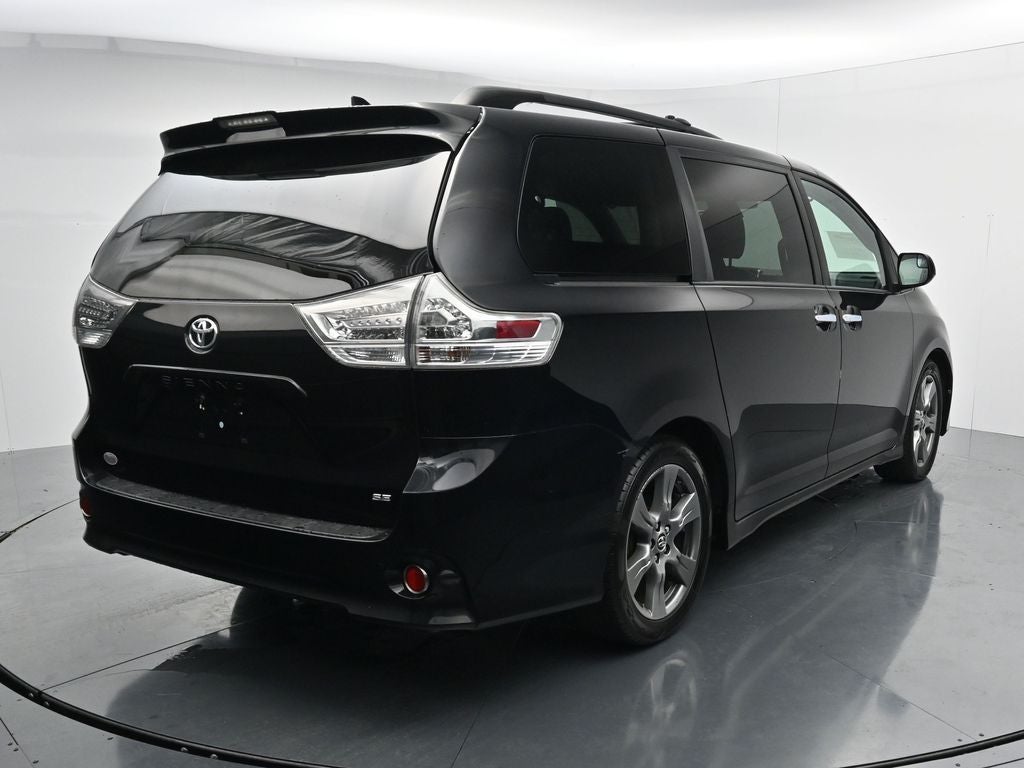 2019 Toyota Sienna SE 8 Passenger