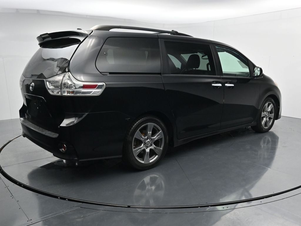 2019 Toyota Sienna SE 8 Passenger