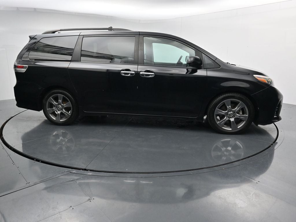 2019 Toyota Sienna SE 8 Passenger