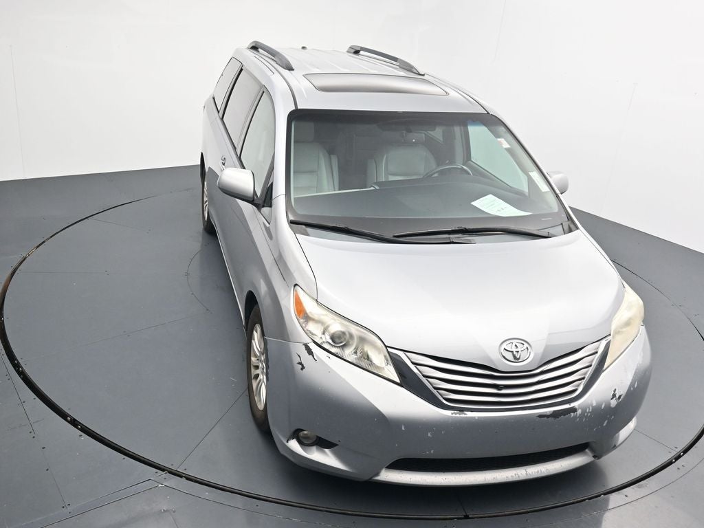 2015 Toyota Sienna XLE 8 Passenger