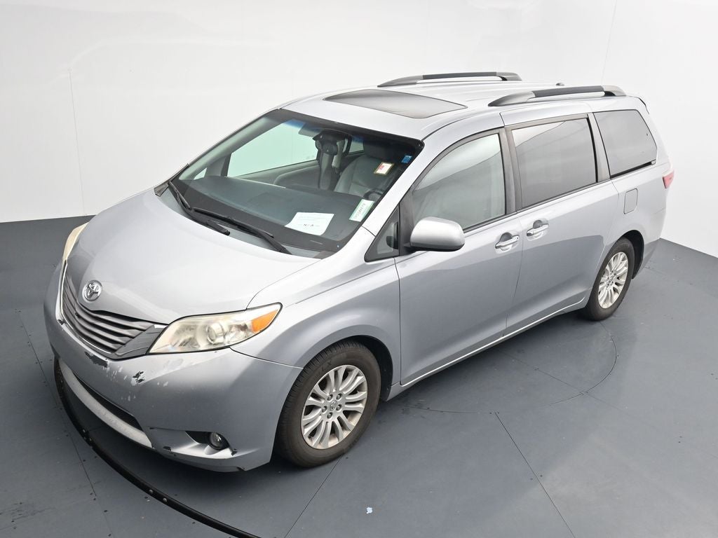 2015 Toyota Sienna XLE 8 Passenger