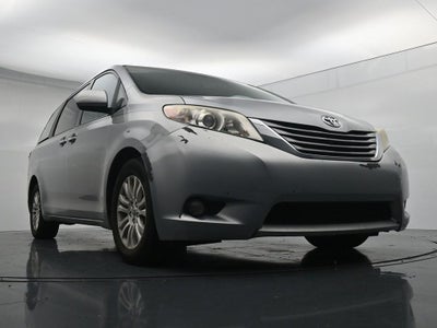 2015 Toyota Sienna XLE 8 Passenger