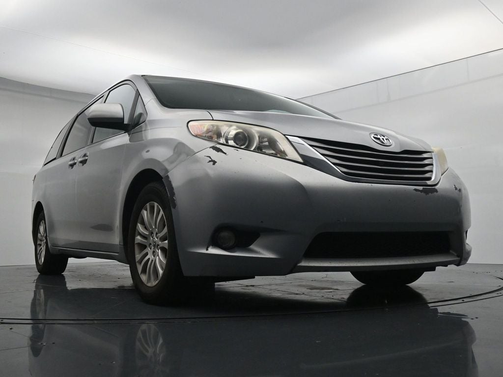 2015 Toyota Sienna XLE 8 Passenger