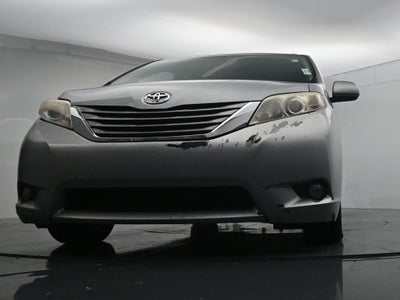 2015 Toyota Sienna XLE 8 Passenger