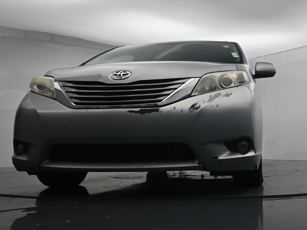 2015 Toyota Sienna XLE 8 Passenger