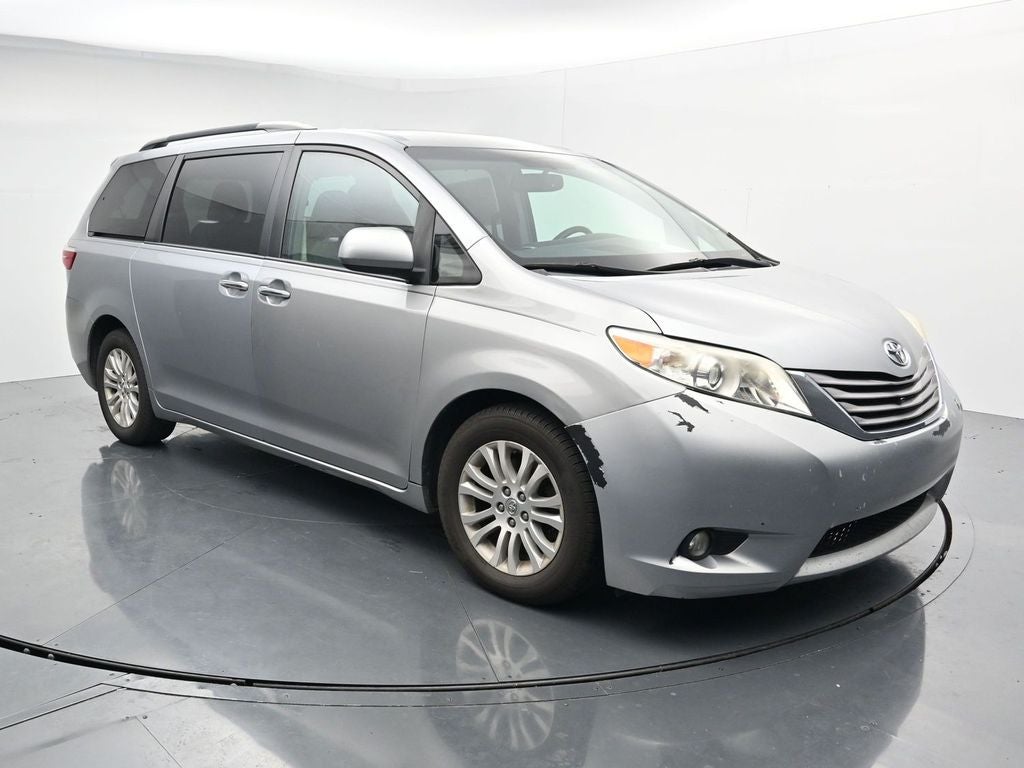 2015 Toyota Sienna XLE 8 Passenger