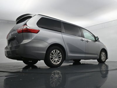 2015 Toyota Sienna XLE 8 Passenger