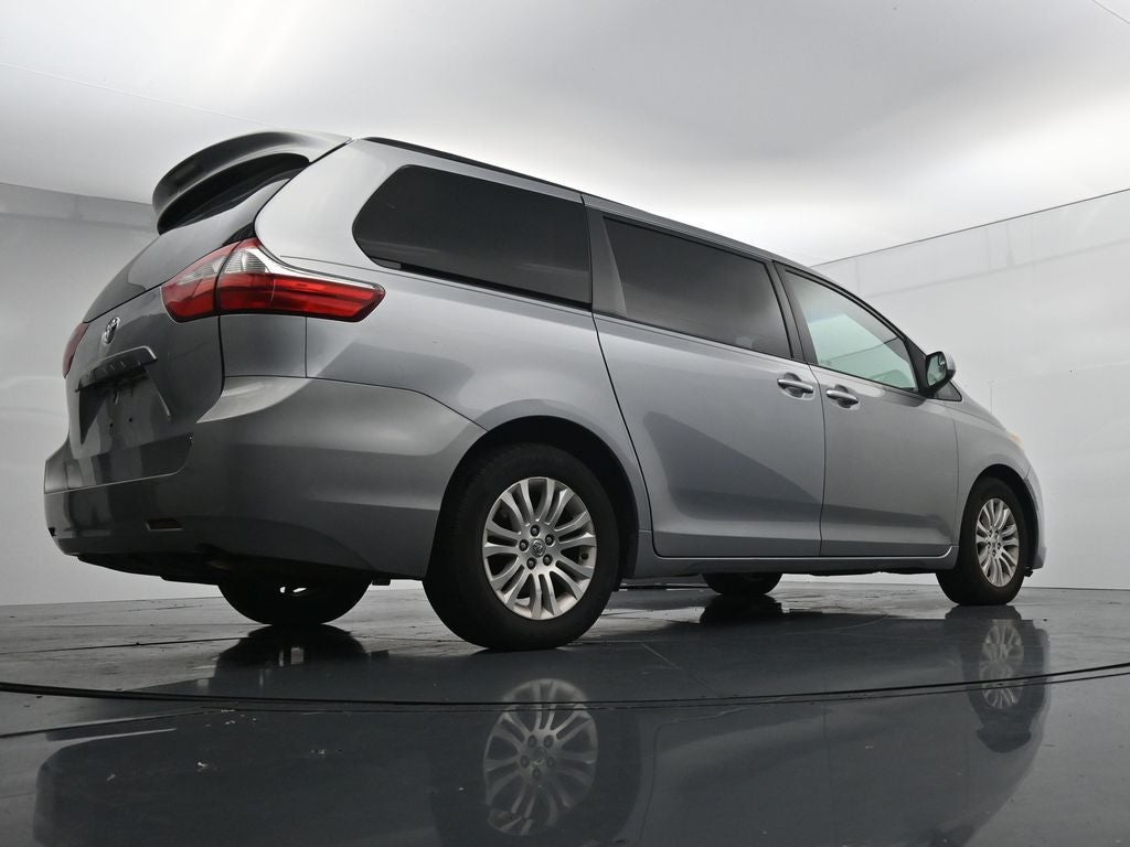 2015 Toyota Sienna XLE 8 Passenger
