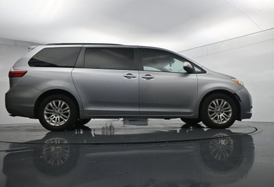 2015 Toyota Sienna XLE 8 Passenger