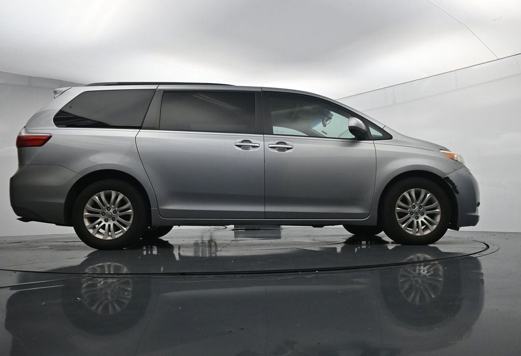 2015 Toyota Sienna XLE 8 Passenger