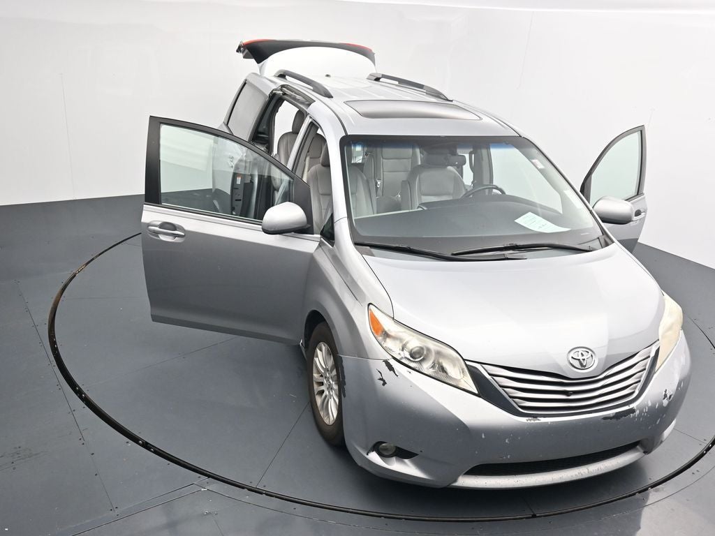 2015 Toyota Sienna XLE 8 Passenger