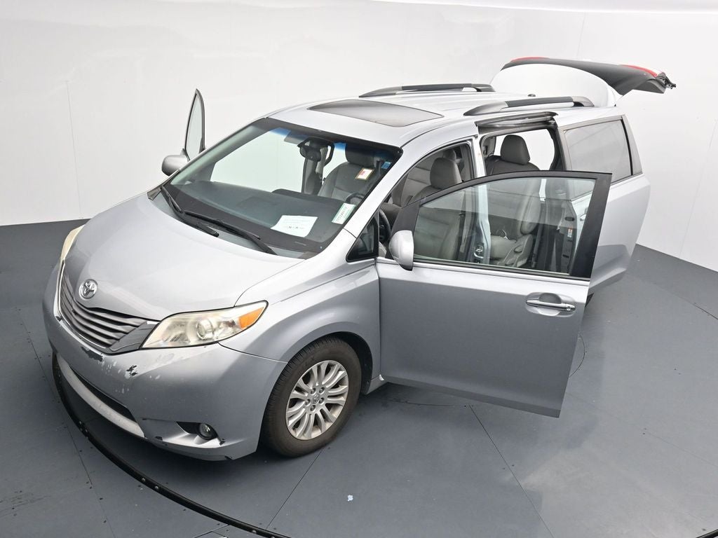 2015 Toyota Sienna XLE 8 Passenger