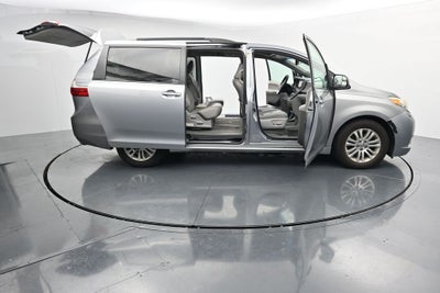 2015 Toyota Sienna XLE 8 Passenger