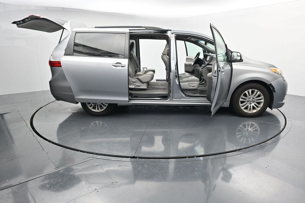2015 Toyota Sienna XLE 8 Passenger