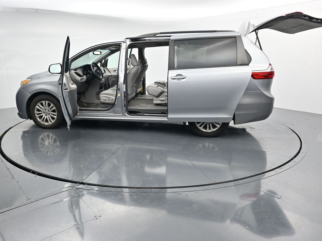 2015 Toyota Sienna XLE 8 Passenger