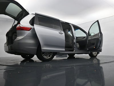 2015 Toyota Sienna XLE 8 Passenger