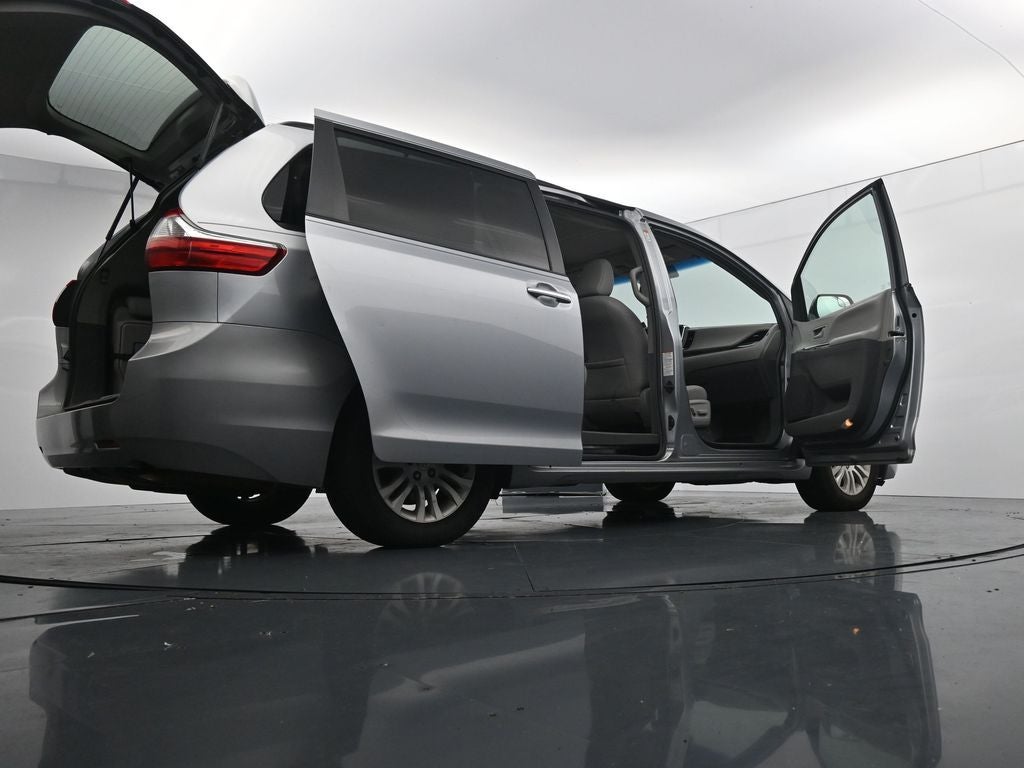2015 Toyota Sienna XLE 8 Passenger