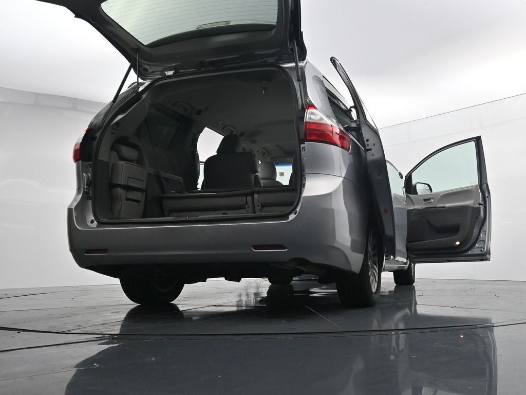 2015 Toyota Sienna XLE 8 Passenger