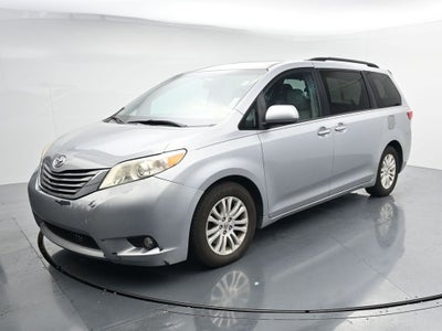 2015 Toyota Sienna XLE 8 Passenger