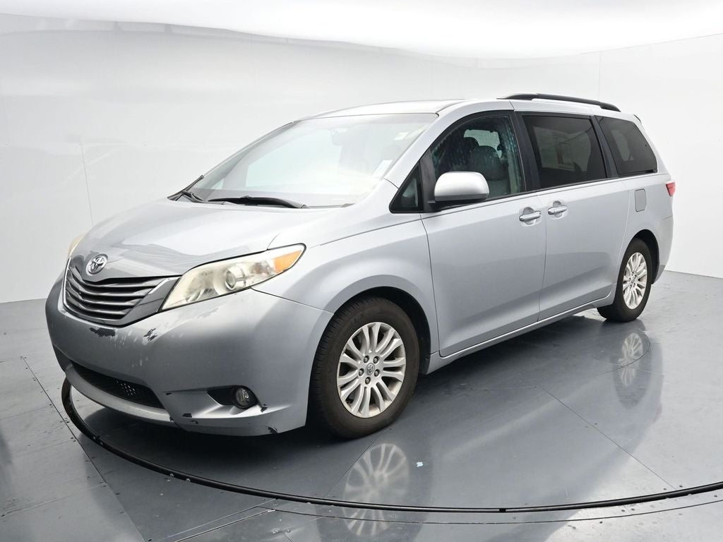 2015 Toyota Sienna XLE 8 Passenger
