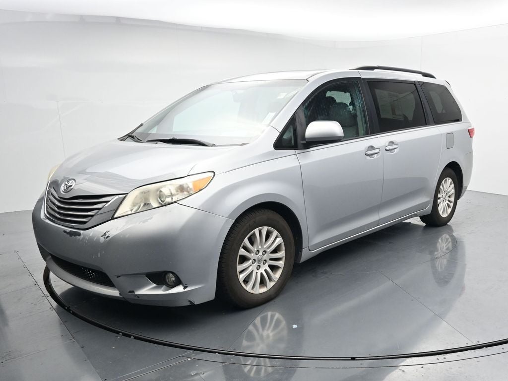 2015 Toyota Sienna XLE 8 Passenger