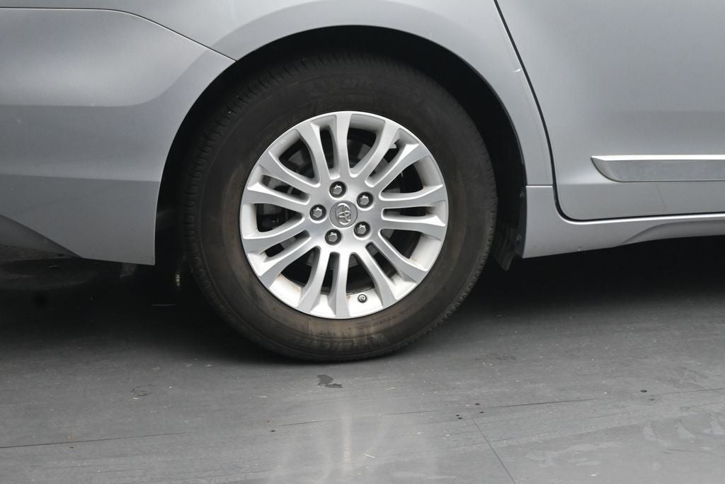2016 Toyota Sienna XLE 8 Passenger