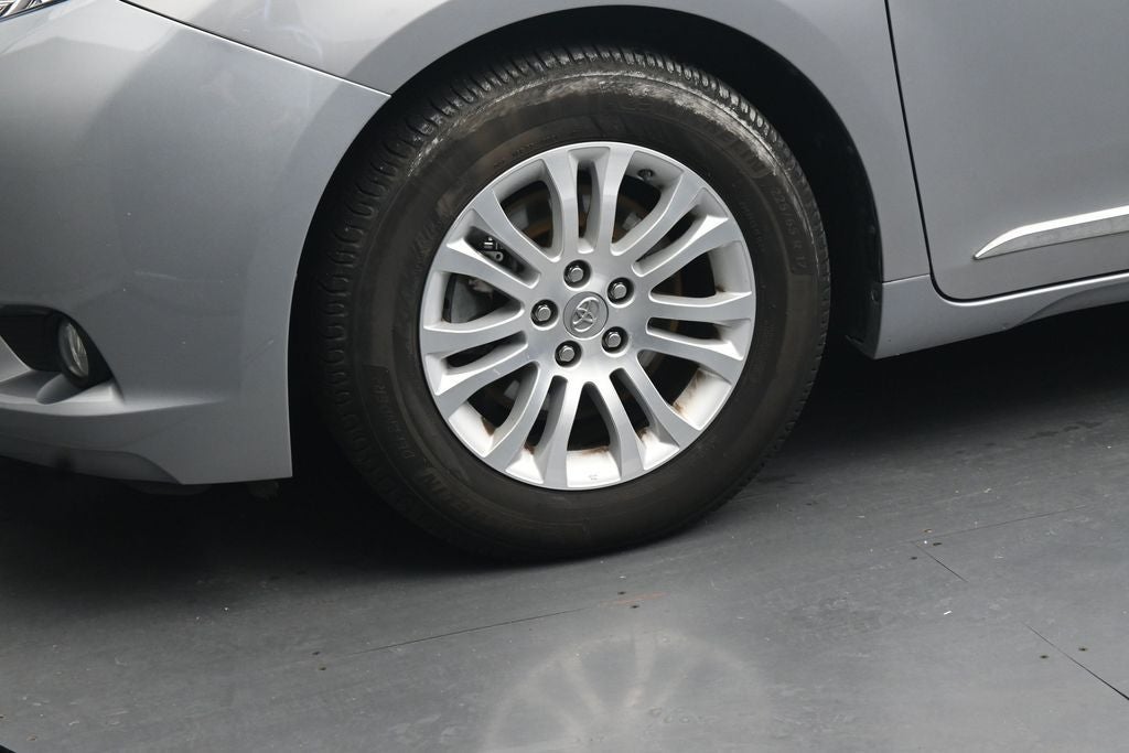 2016 Toyota Sienna XLE 8 Passenger