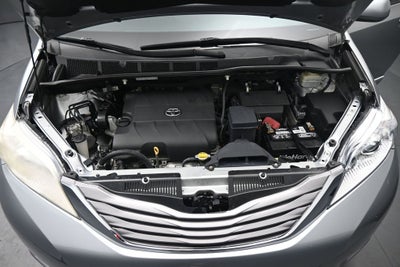 2016 Toyota Sienna XLE 8 Passenger