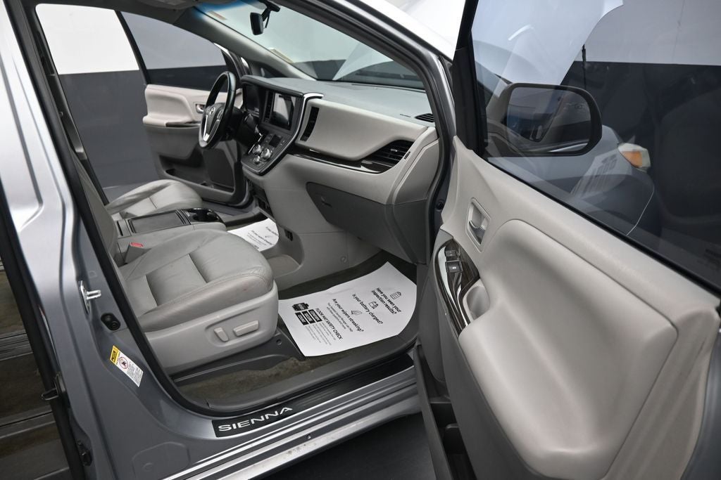 2016 Toyota Sienna XLE 8 Passenger