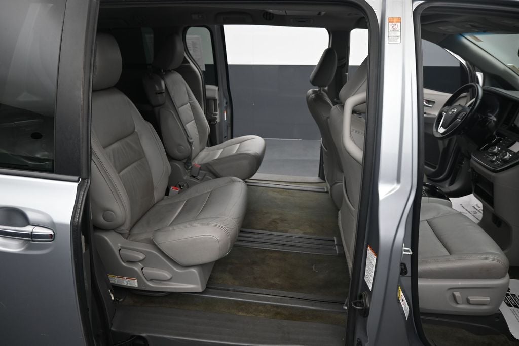 2016 Toyota Sienna XLE 8 Passenger