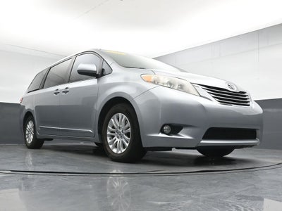2016 Toyota Sienna XLE 8 Passenger
