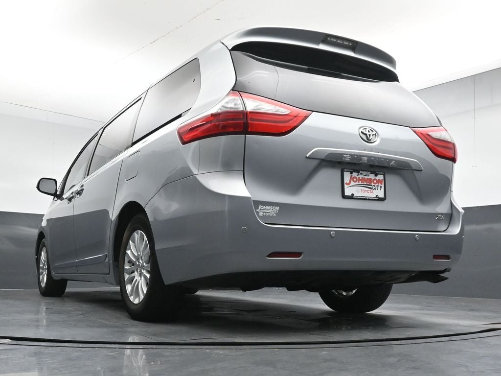 2016 Toyota Sienna XLE 8 Passenger