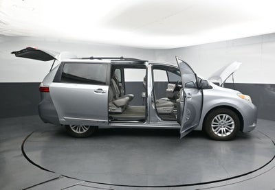 2016 Toyota Sienna XLE 8 Passenger