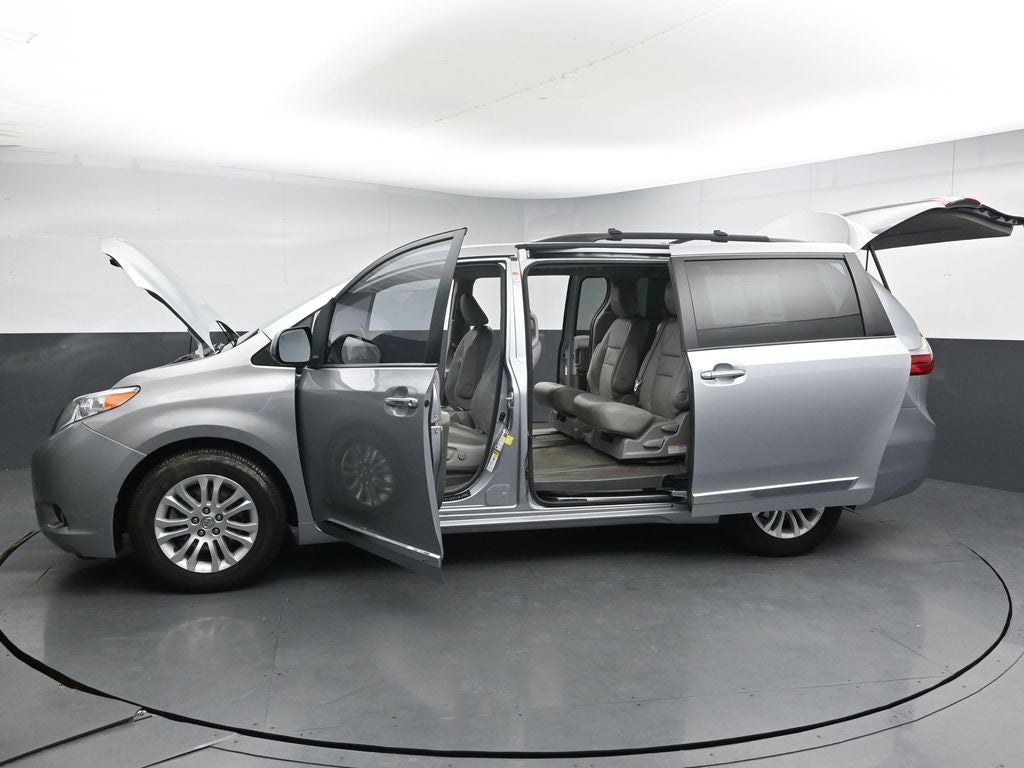 2016 Toyota Sienna XLE 8 Passenger