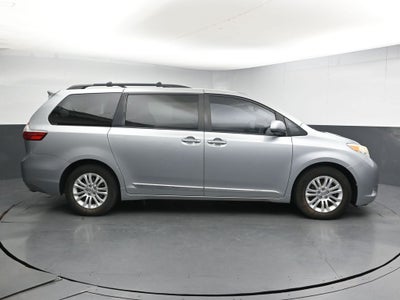 2016 Toyota Sienna XLE 8 Passenger