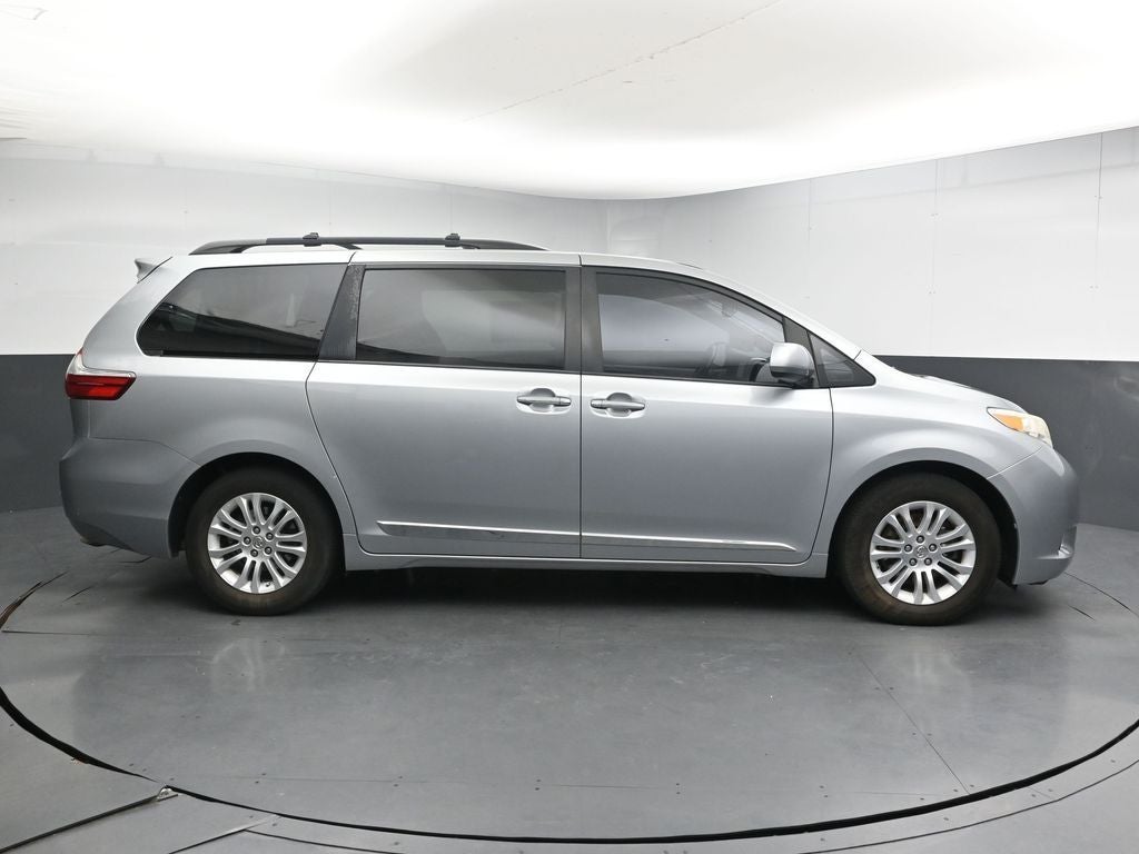 2016 Toyota Sienna XLE 8 Passenger
