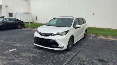 2024 Toyota Sienna XLE 8 Passenger