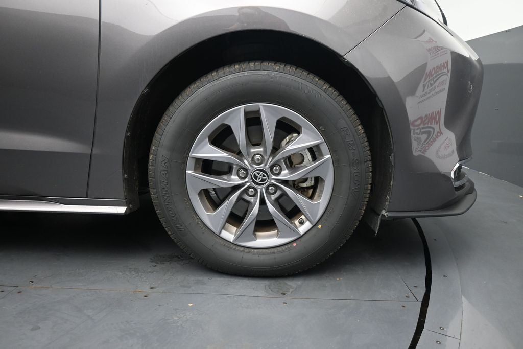 2024 Toyota Sienna XLE 8 Passenger