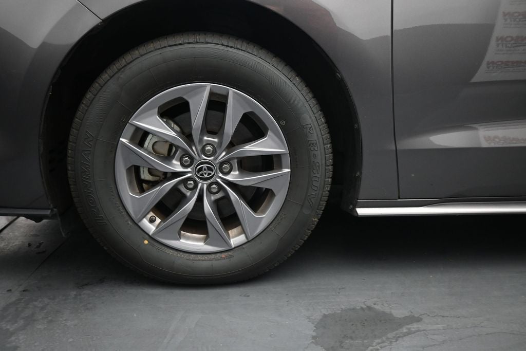 2024 Toyota Sienna XLE 8 Passenger
