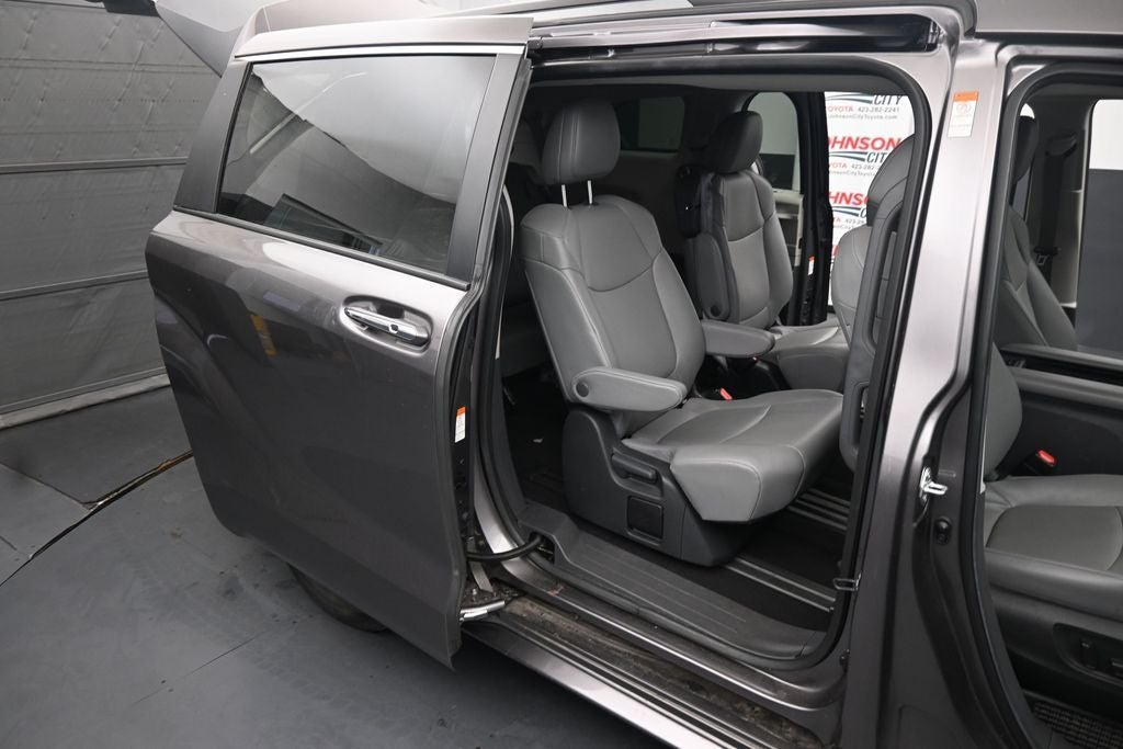 2024 Toyota Sienna XLE 8 Passenger