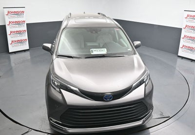 2024 Toyota Sienna XLE 8 Passenger
